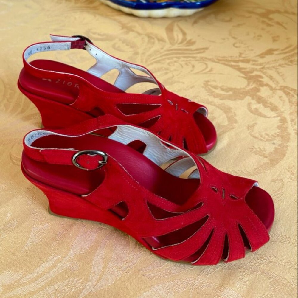 Ziera Red Wedges, Size 7